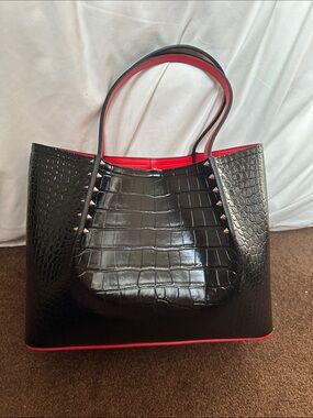 Christian Louboutin Cabarock, Calf Ali black embossed leather.